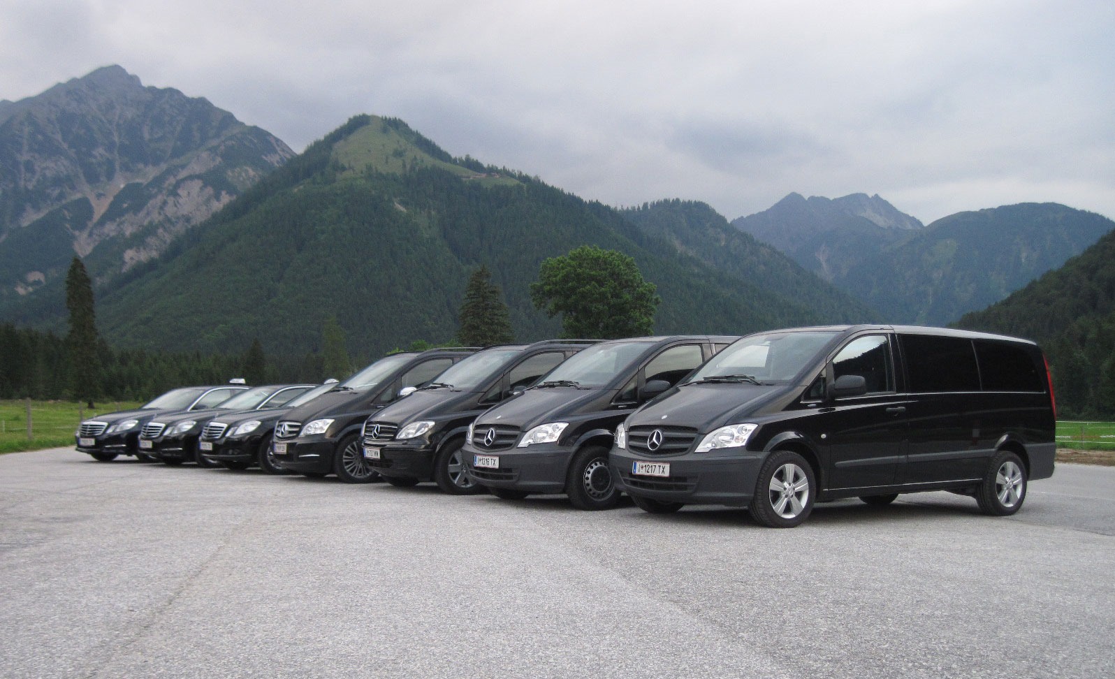 Volledige Wagenpark – Mercedes sedans en Vito-busjes in de Tiroolse Alpen