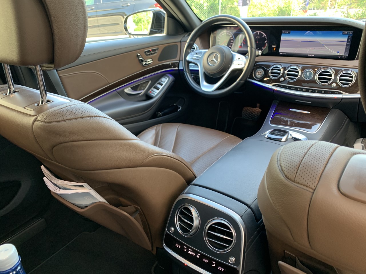 Premium Mercedes VIP-cabine in onze Wagenpark met navigatie en lederen stoelen