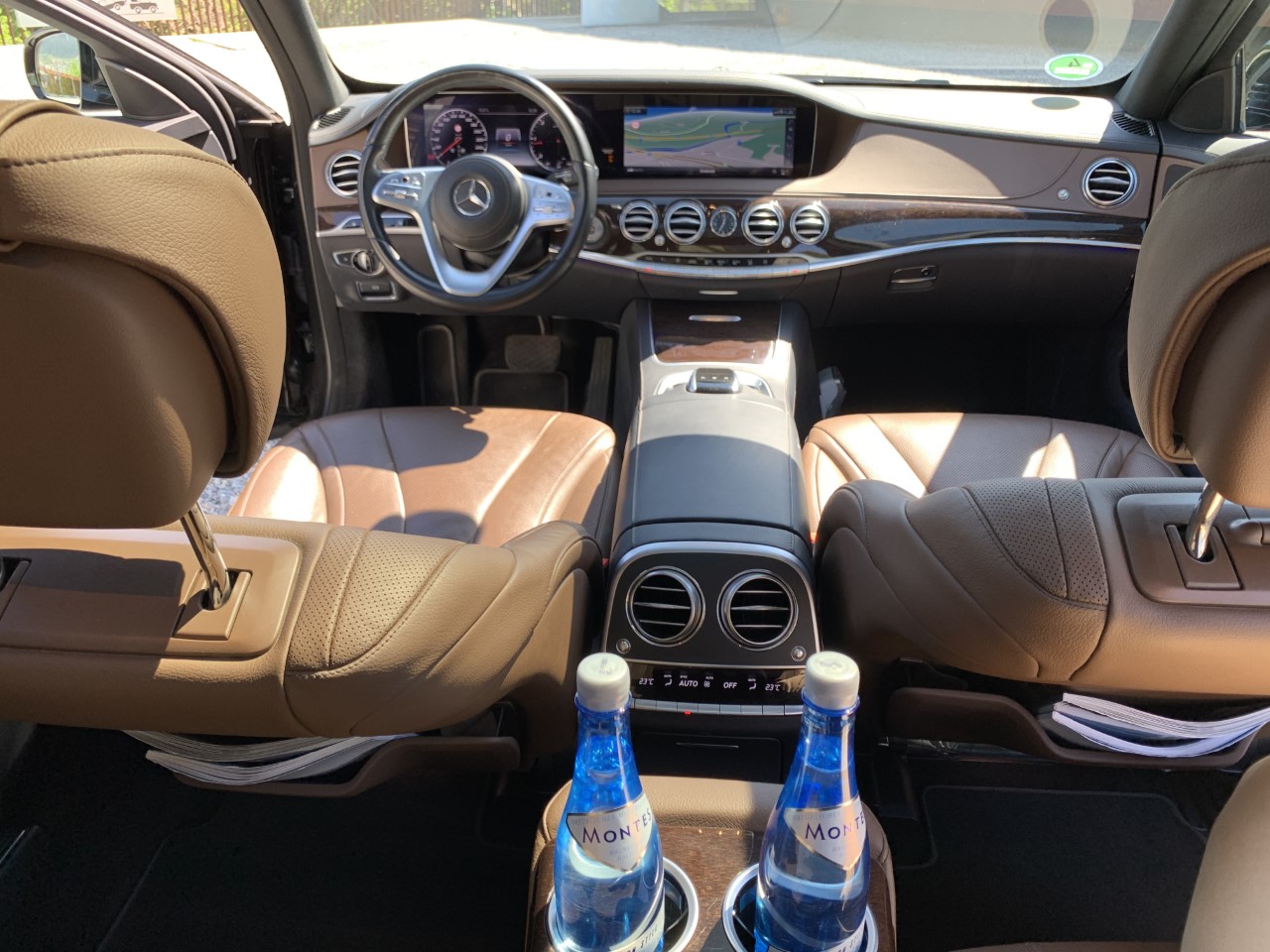 Luxe Mercedes interieur uit onze Wagenpark met lederen bekleding en verfrissingen